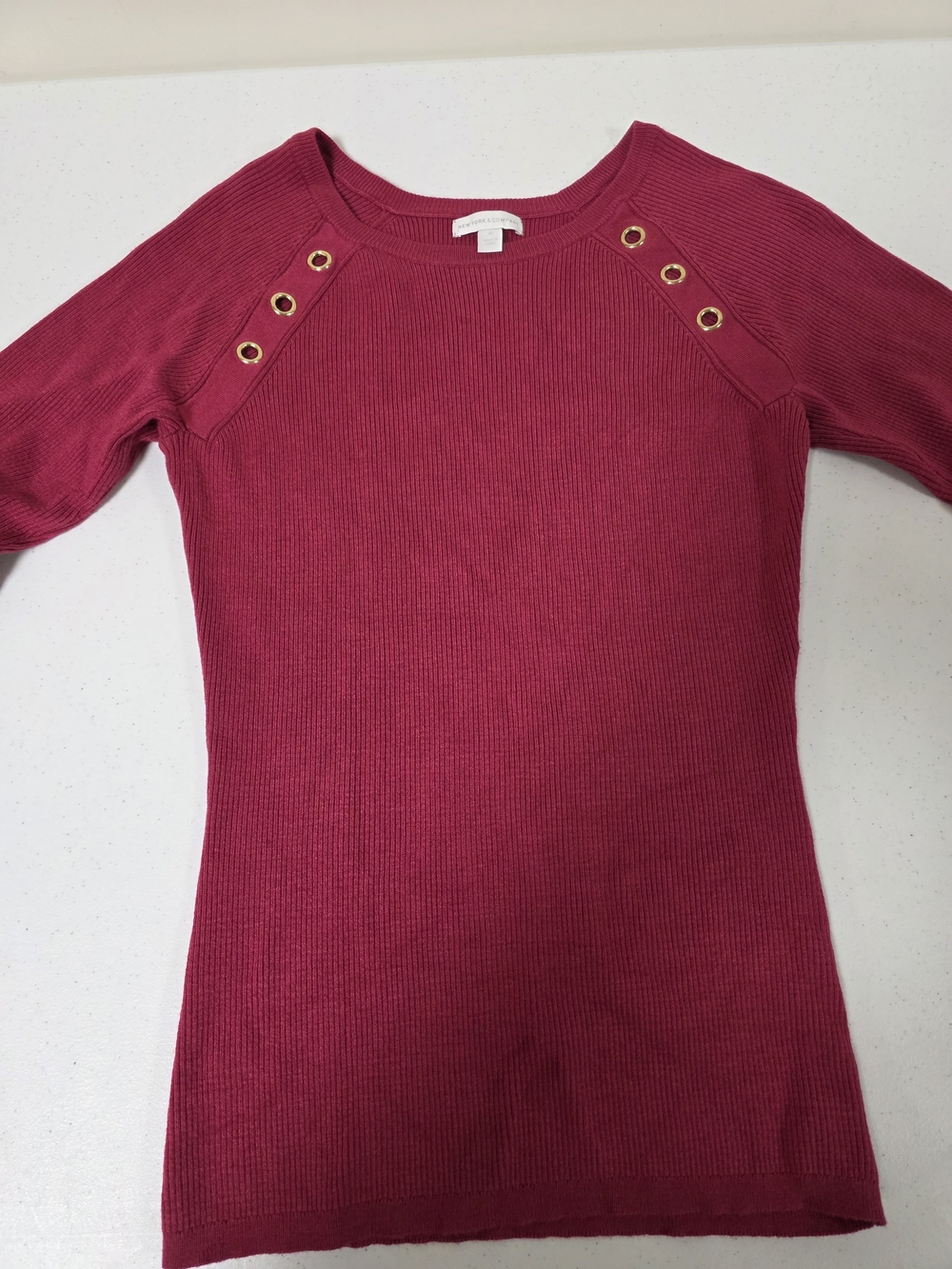 NEW YORK & COMPANY Ribbed Sweater w/ Gold Shoulder Grommets Raspberry MEDIUM - Picture 4 of 10